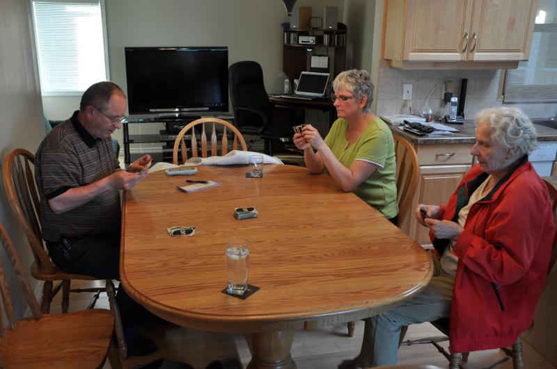 Sophie, Kris, Rick and I playing some Uno.