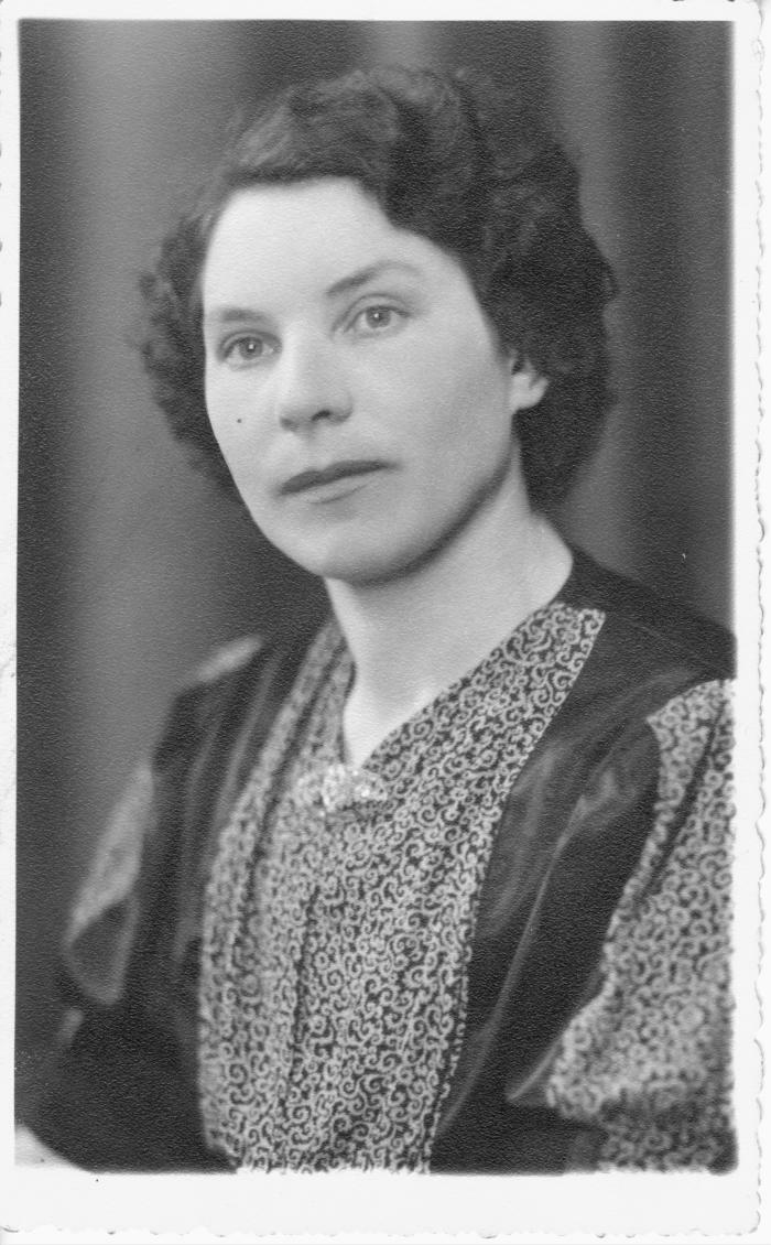 Maria, Frank's girlfriend before the war