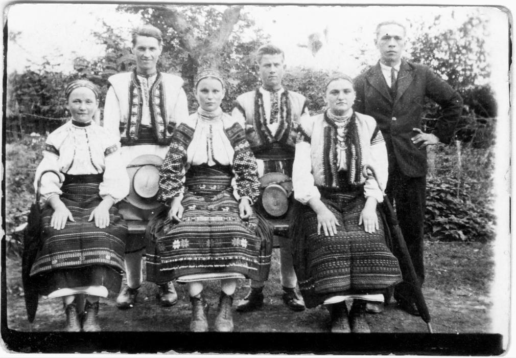 G&oacute;rale costume, of Tatra mountains, highest mountain range in the Carpathian (Karpetta) Mountains