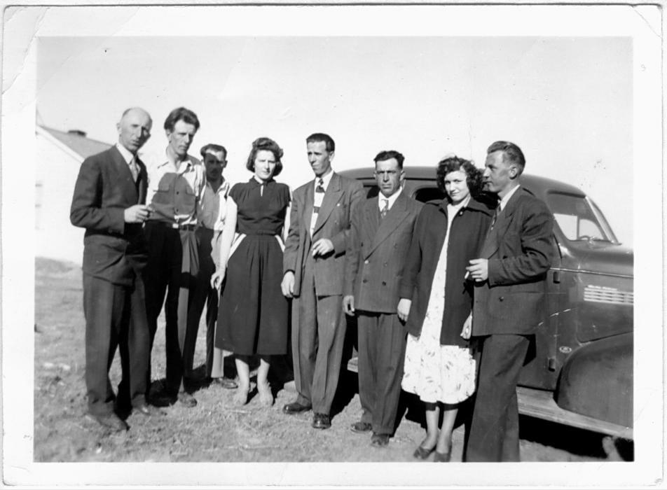 Group photo, Frank and Sophie with many unnamed others