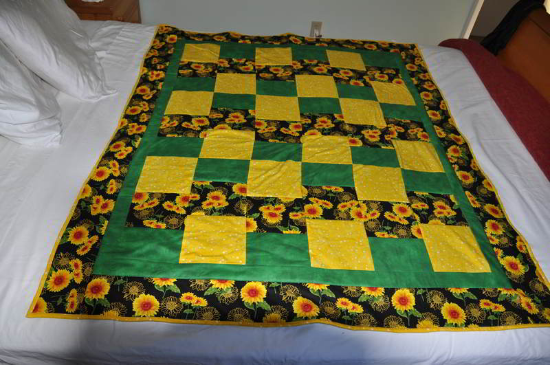 Close up a corner showing some of the fabrics. As well as a better look at the innor and outer borders.